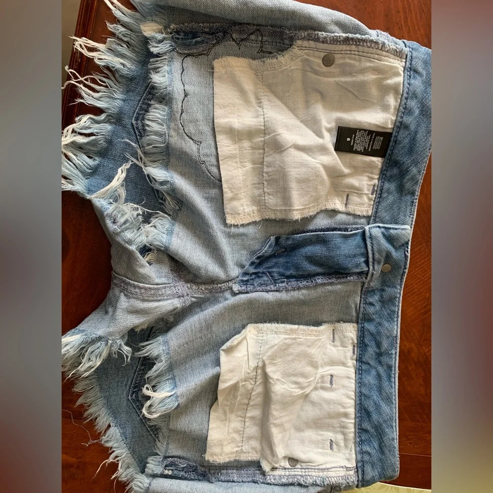 Express distressed Embroidered Jeans Shorts size 6